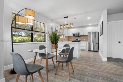 Immobilier commercial à vendre à Hollywood, Floride: 150.59 m2 № 1999037 - photo 5