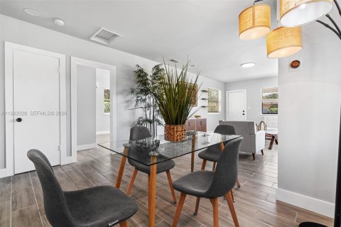 Immobilier commercial à vendre à Hollywood, Floride: 150.59 m2 № 1999037 - photo 6