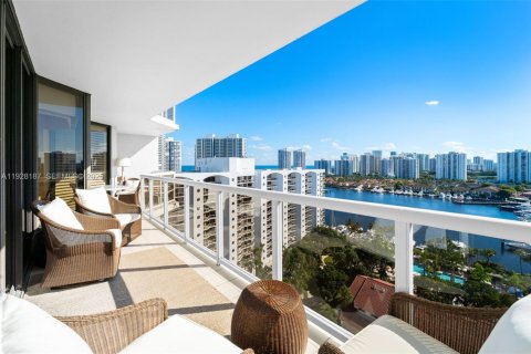Condominio en venta en Aventura, Florida, 2 dormitorios, 135.64 m2 № 1987727 - foto 16