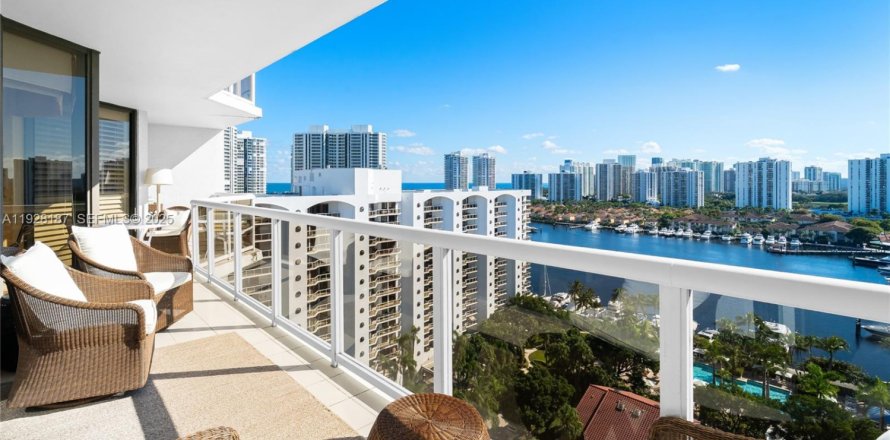 Condominio en Aventura, Florida, 2 dormitorios № 1987727