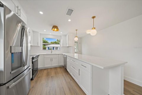 Condo in Longboat Key, Florida, 2 bedrooms № 2208050 - photo 6