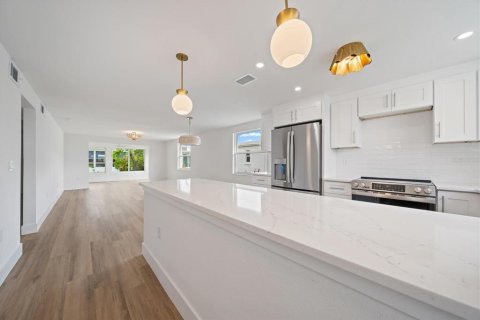 Condo in Longboat Key, Florida, 2 bedrooms № 2208050 - photo 11