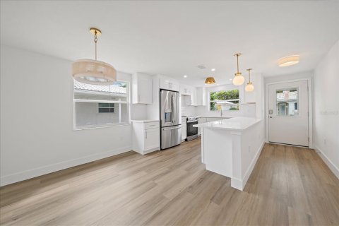 Condo in Longboat Key, Florida, 2 bedrooms № 2208050 - photo 13