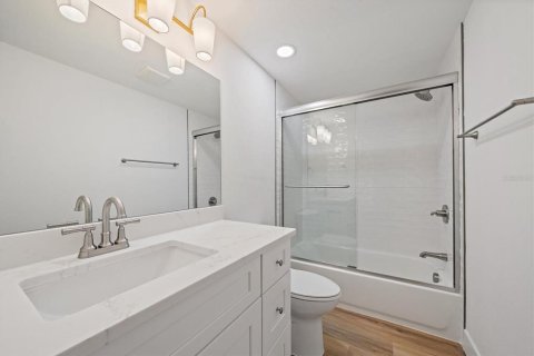 Condo in Longboat Key, Florida, 2 bedrooms № 2208050 - photo 24