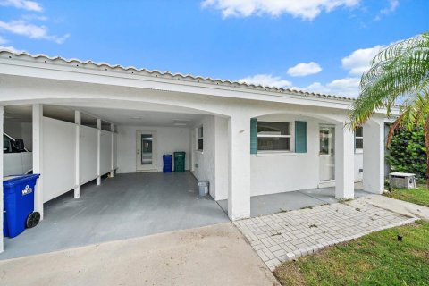 Condo in Longboat Key, Florida, 2 bedrooms № 2208050 - photo 2