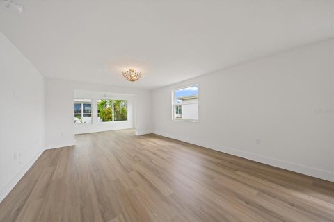 Condo in Longboat Key, Florida, 2 bedrooms № 2208050 - photo 17