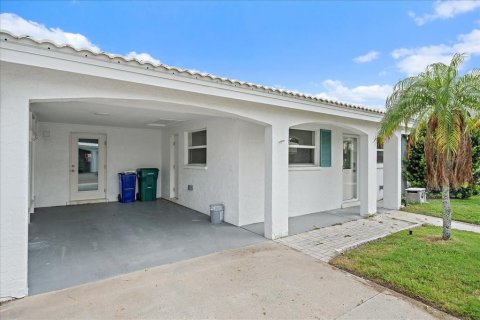 Condo in Longboat Key, Florida, 2 bedrooms № 2208050 - photo 3
