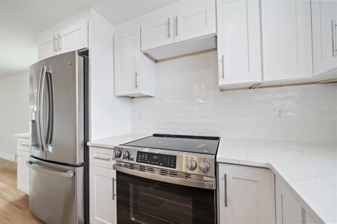 Condo in Longboat Key, Florida, 2 bedrooms № 2208050 - photo 9