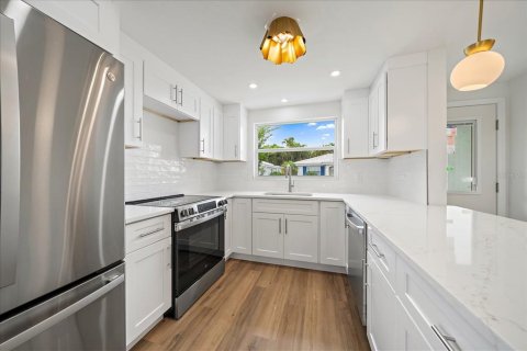 Condo in Longboat Key, Florida, 2 bedrooms № 2208050 - photo 4