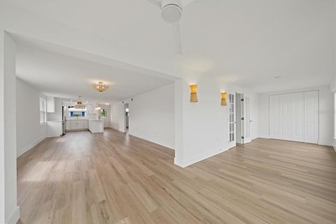 Condo in Longboat Key, Florida, 2 bedrooms № 2208050 - photo 29