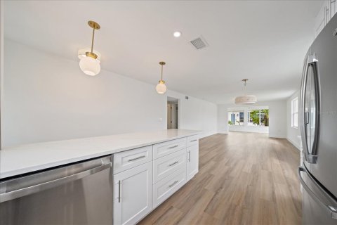 Condo in Longboat Key, Florida, 2 bedrooms № 2208050 - photo 10