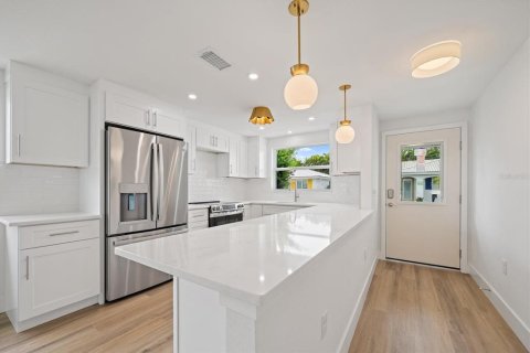 Condo in Longboat Key, Florida, 2 bedrooms № 2208050 - photo 5