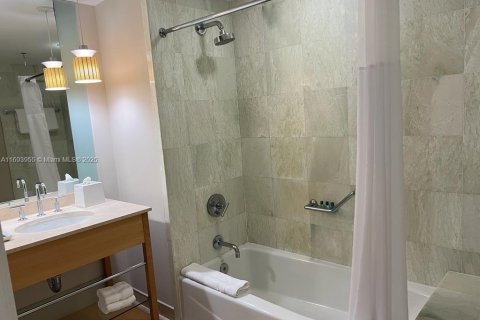 Condominio en venta en Sunny Isles Beach, Florida, 2 dormitorios, 139.07 m2 № 1811513 - foto 11