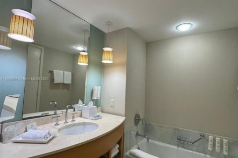 Condominio en venta en Sunny Isles Beach, Florida, 2 dormitorios, 139.07 m2 № 1811513 - foto 27
