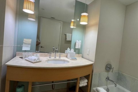 Condominio en venta en Sunny Isles Beach, Florida, 2 dormitorios, 139.07 m2 № 1811513 - foto 25