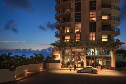 Condominio en venta en Sunny Isles Beach, Florida, 2 dormitorios, 139.07 m2 № 1811513 - foto 2