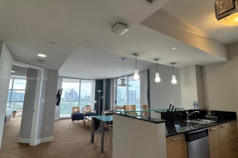 Condominio en venta en Sunny Isles Beach, Florida, 2 dormitorios, 139.07 m2 № 1811513 - foto 9