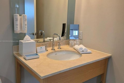 Condominio en venta en Sunny Isles Beach, Florida, 2 dormitorios, 139.07 m2 № 1811513 - foto 23