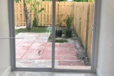 Casa en venta en North Lauderdale, Florida, 2 dormitorios, 92.9 m2 № 1794634 - foto 25