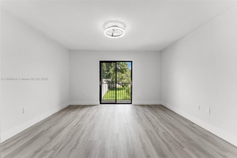 Купить виллу или дом в Майами, Флорида 2 спальни, 112.41м2, № 1949308 - фото 16