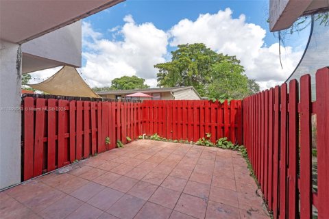 Купить виллу или дом в Майами, Флорида 2 спальни, 112.41м2, № 1949308 - фото 28