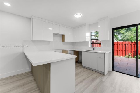 Купить виллу или дом в Майами, Флорида 2 спальни, 112.41м2, № 1949308 - фото 9