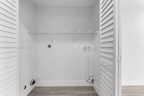 Купить виллу или дом в Майами, Флорида 2 спальни, 112.41м2, № 1949308 - фото 15