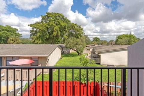 Купить виллу или дом в Майами, Флорида 2 спальни, 112.41м2, № 1949308 - фото 25