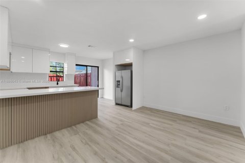 Купить виллу или дом в Майами, Флорида 2 спальни, 112.41м2, № 1949308 - фото 8