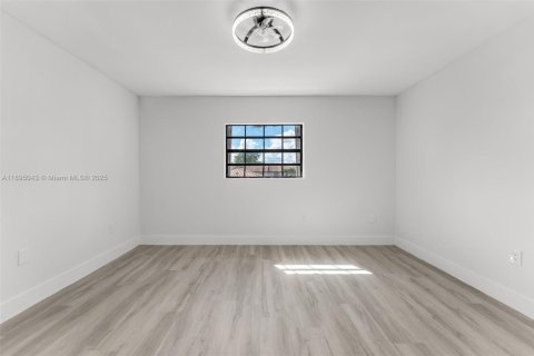 Купить виллу или дом в Майами, Флорида 2 спальни, 112.41м2, № 1949308 - фото 21