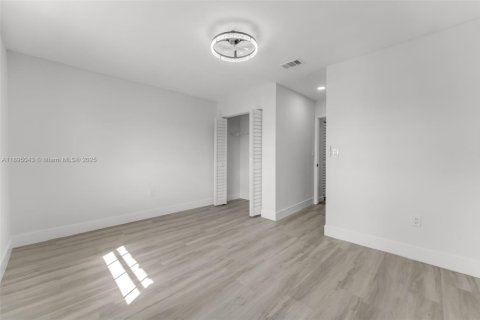 Купить виллу или дом в Майами, Флорида 2 спальни, 112.41м2, № 1949308 - фото 23