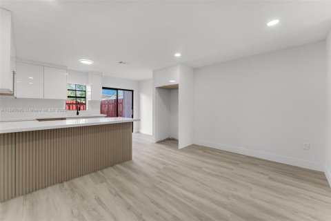 Купить виллу или дом в Майами, Флорида 2 спальни, 112.41м2, № 1949308 - фото 7