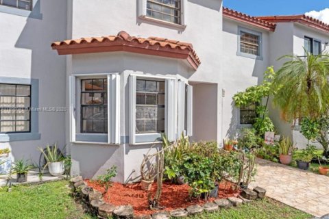 Купить виллу или дом в Майами, Флорида 2 спальни, 112.41м2, № 1949308 - фото 3