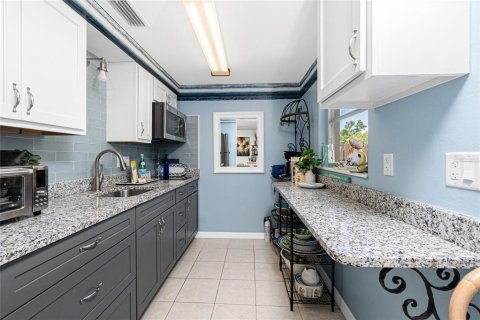 Villa ou maison à louer à Englewood, Floride: 1 chambre, 78.04 m2 № 2166335 - photo 5