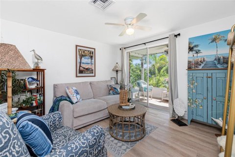 Villa ou maison à louer à Englewood, Floride: 1 chambre, 78.04 m2 № 2166335 - photo 2