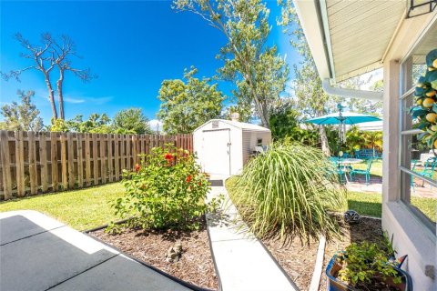 Villa ou maison à louer à Englewood, Floride: 1 chambre, 78.04 m2 № 2166335 - photo 9