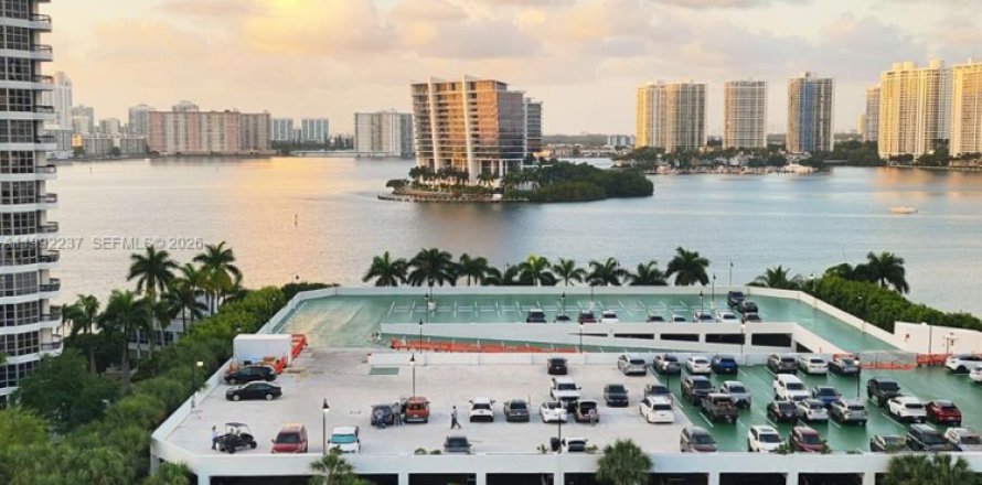 Condo à Aventura, Floride, 3 chambres  № 2056897