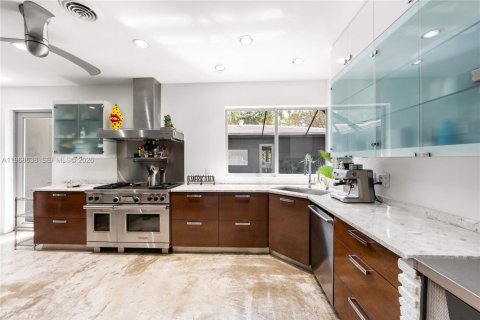 Купить виллу или дом в Майами, Флорида 4 спальни, 317.82м2, № 2033483 - фото 18