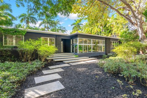 Купить виллу или дом в Майами, Флорида 4 спальни, 317.82м2, № 2033483 - фото 30