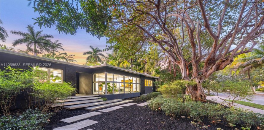 Дом в Майами, Флорида 4 спальни, 317.82м2 № 2033483