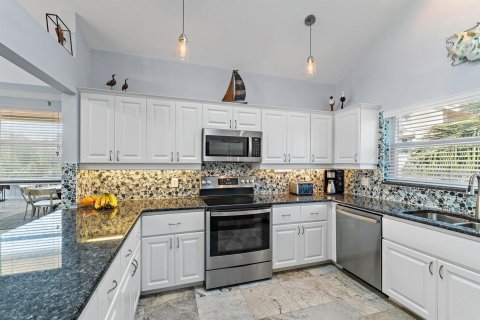 Condo in Jupiter, Florida, 4 bedrooms № 2081674 - photo 9