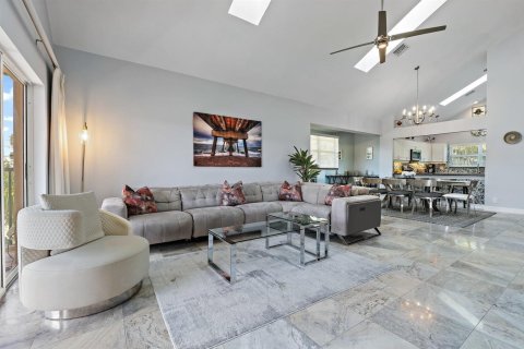 Condo in Jupiter, Florida, 4 bedrooms № 2081674 - photo 22