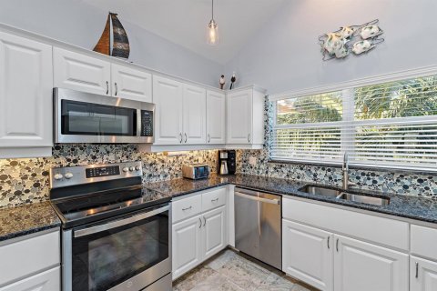 Condo in Jupiter, Florida, 4 bedrooms № 2081674 - photo 11