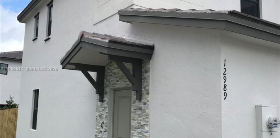 Дом в Майами, Флорида 3 спальни, 128.21м2 № 2006716