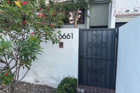 Condominio en venta en South Miami, Florida, 3 dormitorios, 204.38 m2 № 1891962 - foto 1