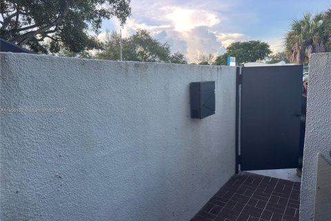 Condominio en venta en South Miami, Florida, 3 dormitorios, 204.38 m2 № 1891962 - foto 5