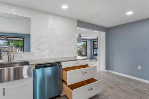 Villa ou maison à vendre à Hudson, Floride: 2 chambres, 124.86 m2 № 2400094 - photo 14