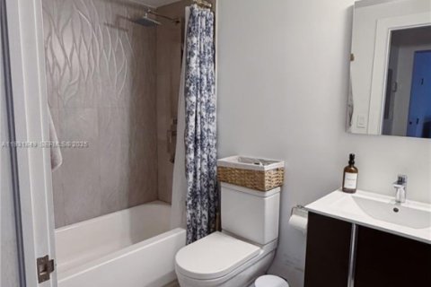 House in Miami Beach, Florida 1 bedroom, 48.4 sq.m. № 1990208 - photo 15