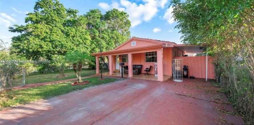 Дом в Майами, Флорида 3 спальни, 111.11м2 № 2026563