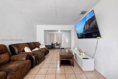 Купить виллу или дом в Майами, Флорида 3 спальни, 111.11м2, № 2026563 - фото 16